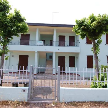 With Shared Garden Close To The Sea Apartment