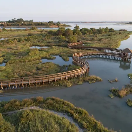 With Shared Garden Close To The Sea * 로솔리나 마레
