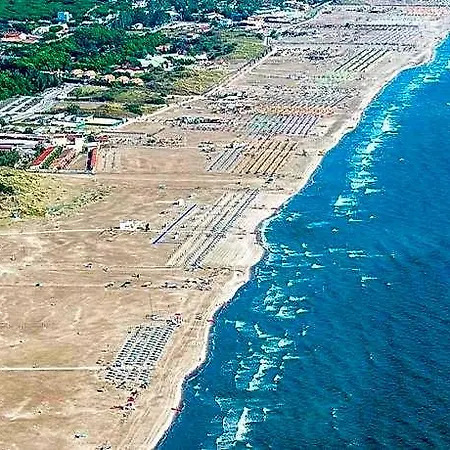 公寓 With Shared Garden Close To The Sea 罗索利纳马雷